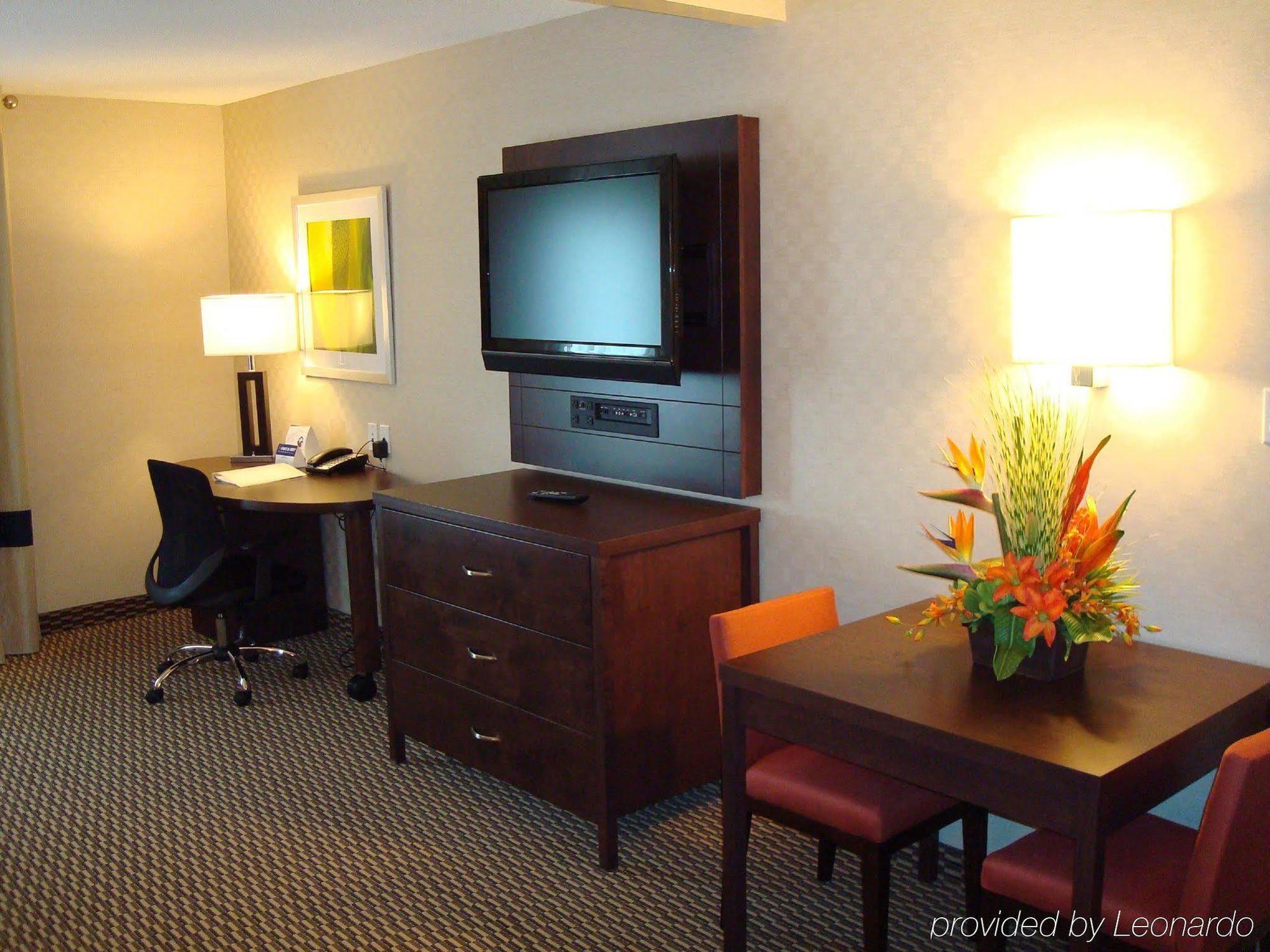 Holiday Inn Express Hotel & Suites Toronto - Markham By Ihg Richmond Hill Room photo
