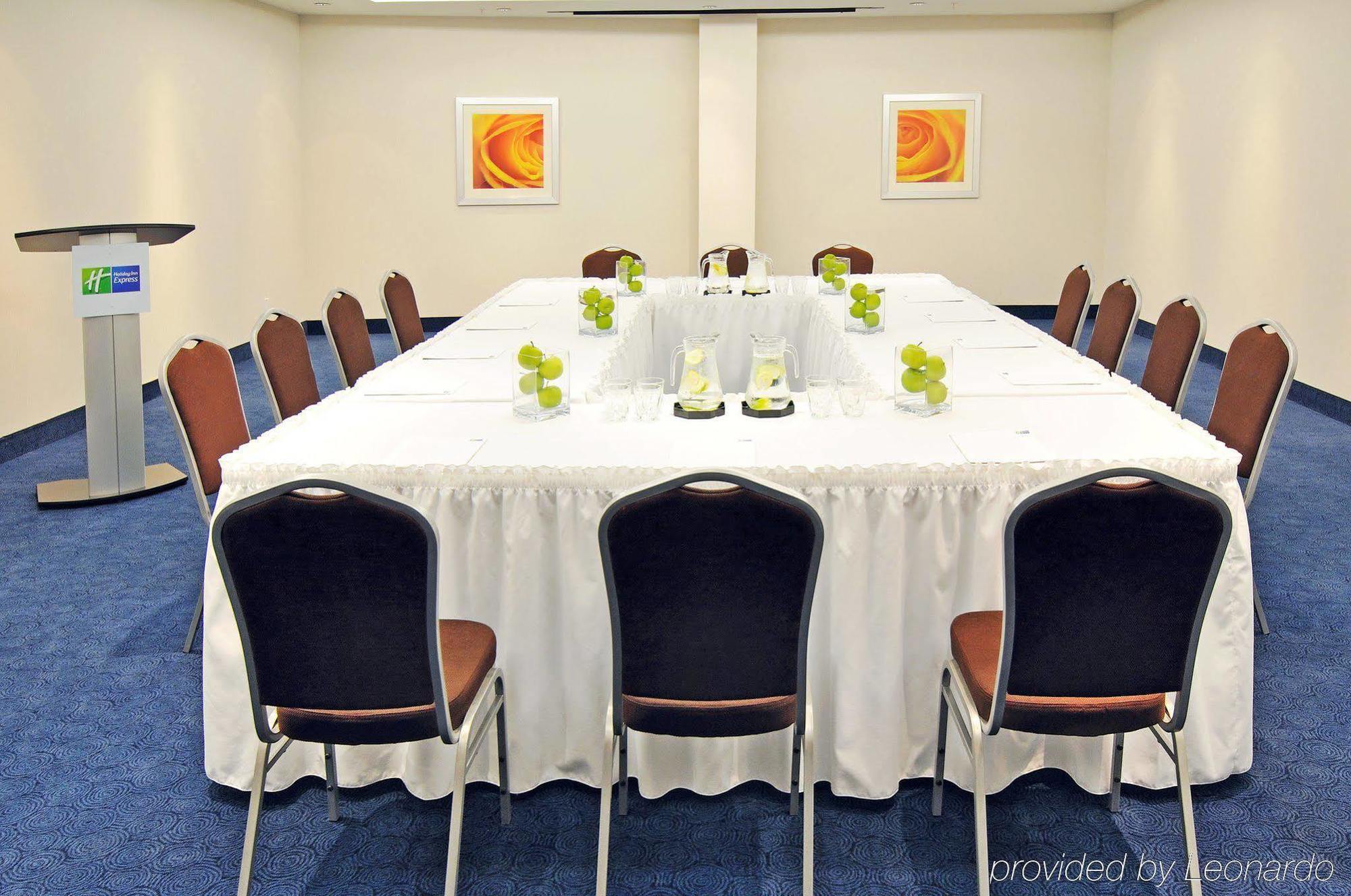 Holiday Inn Express Hotel & Suites Toronto - Markham By Ihg Richmond Hill Facilities photo